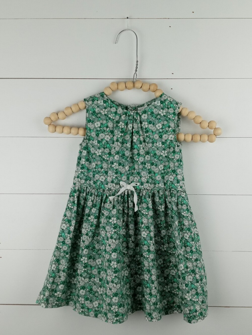 Carter's girls size 24 mos white and green small floral design dress pleated